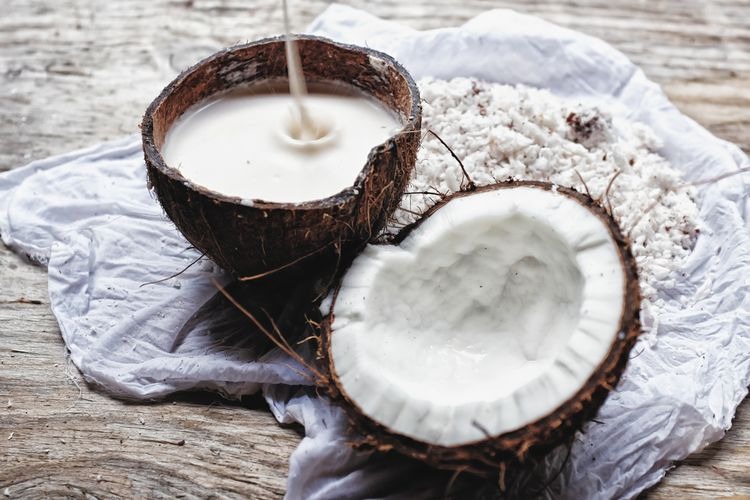Mengungkap Kandungan Gizi dalam Daging Kelapa